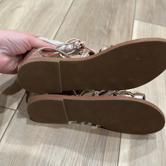 EUC Little Girls Size 2 The Children’s Place Rose Gold STAR Gladiator Sandals - Picture 6 of 9